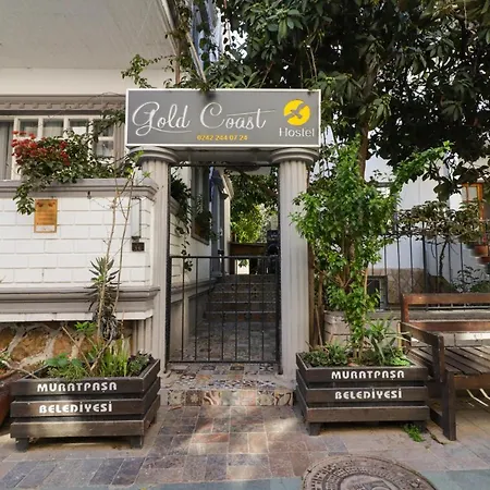 Gold Coast Hostal