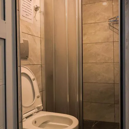 Gold Coast Hostal
